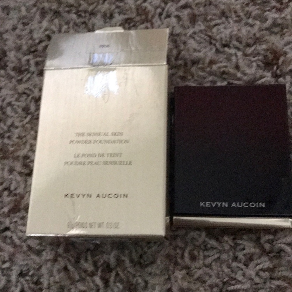 Kevyn Aucoin powder foundation